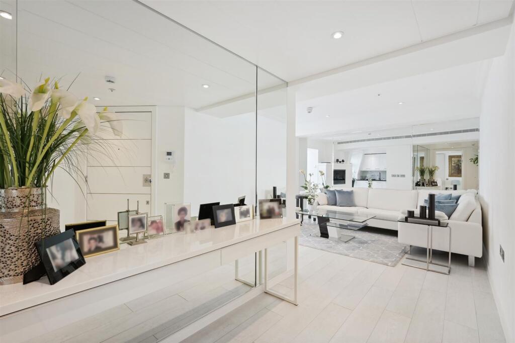 Apartment 14 , Park Lane Place (9).jpg