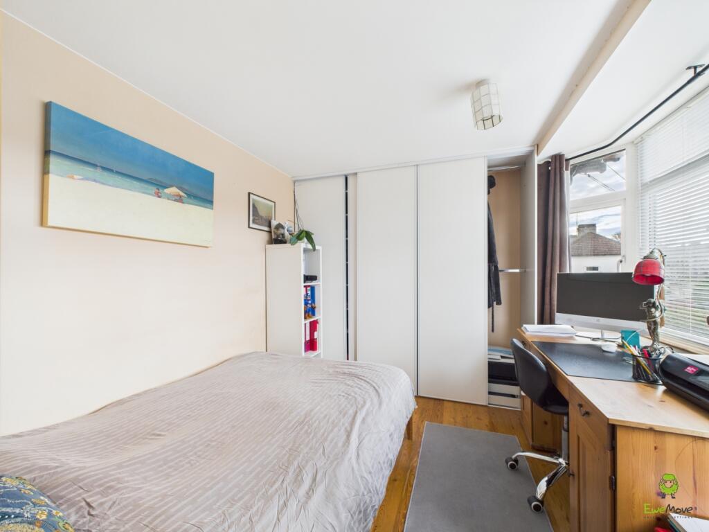 CAM03779G0-PR0310-STILL012