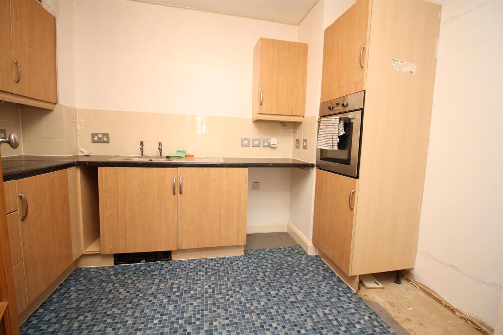 16 Bailsley Gdns kitchen a.JPG