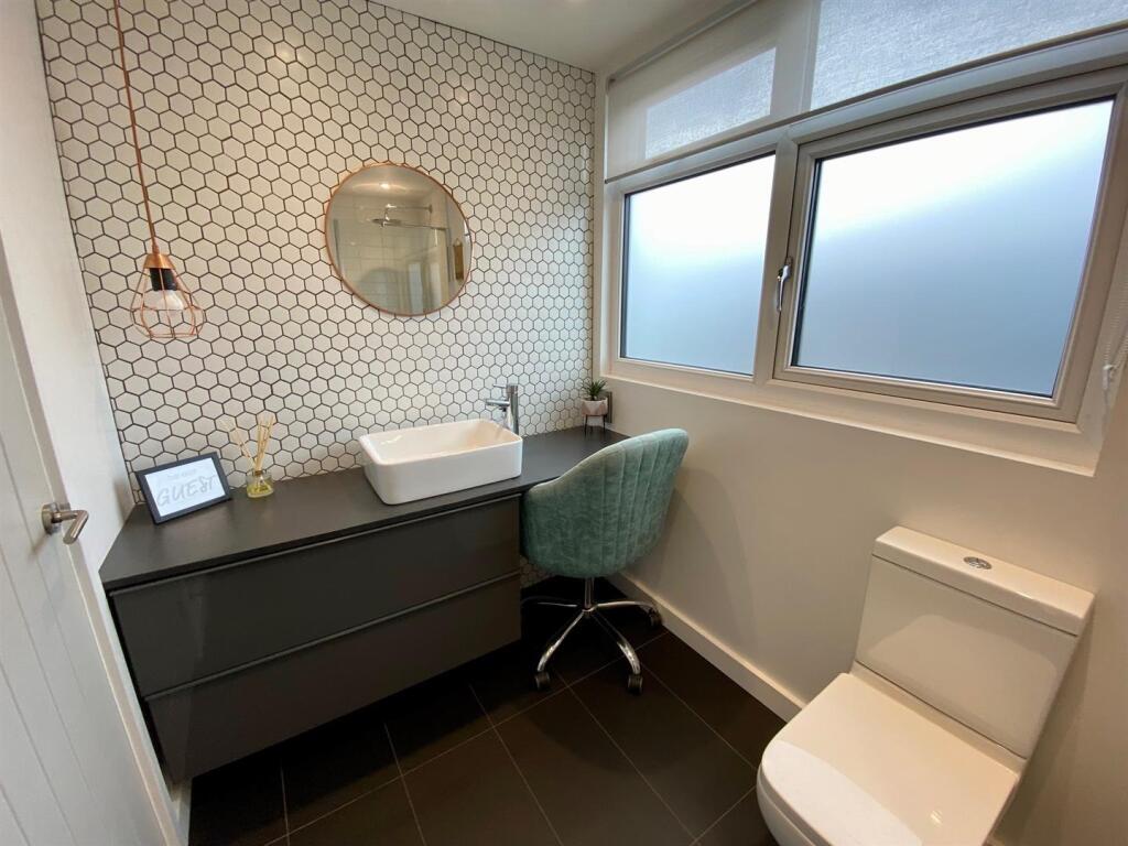 priory way 78 ensuite bed 2.jpg