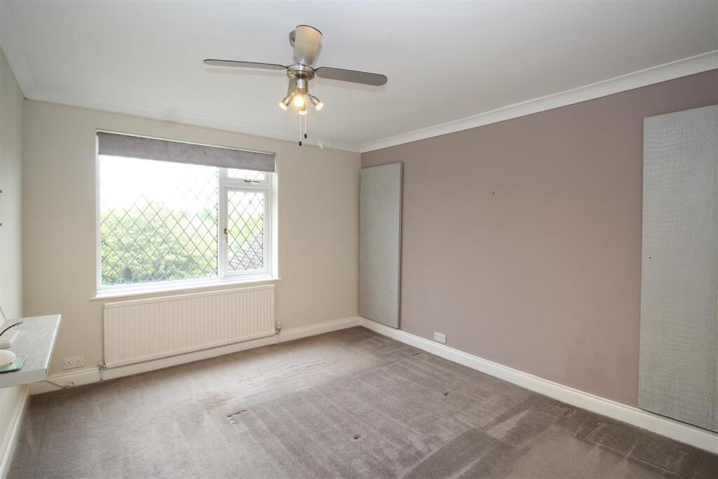 Master Bedroom.JPG