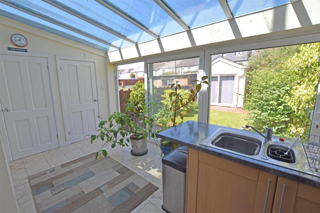Kitchen1.jpg