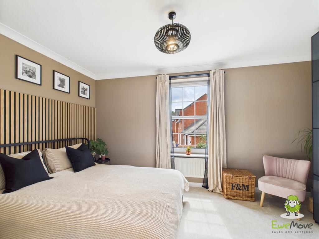 EweMove Basingstoke Estate Agents 21 Gaiger Avenue