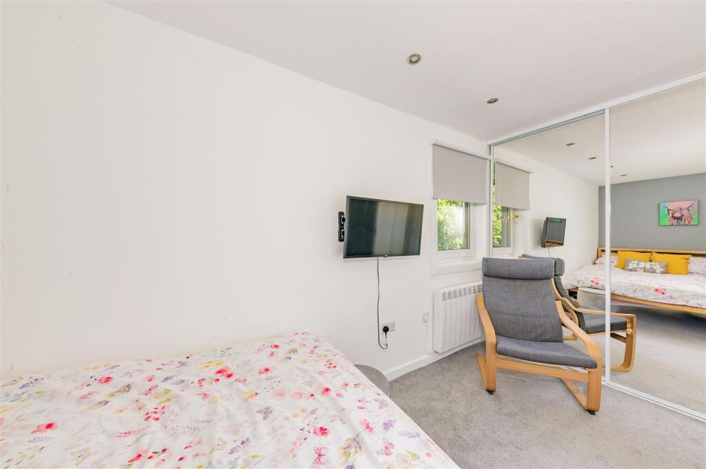 46F Bonnyrigg Place Dundee extras-3.JPG