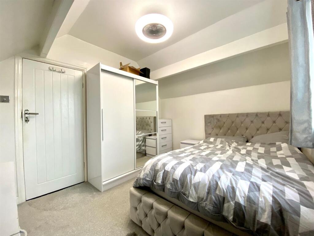 bedroom2.jpg
