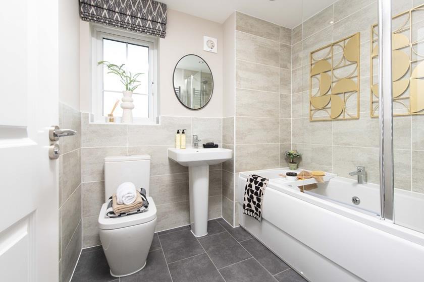 Main bathroom.jpg