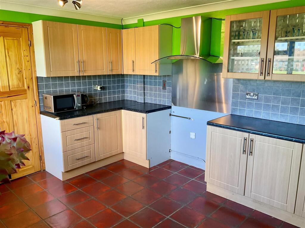 kitchenb.jpg