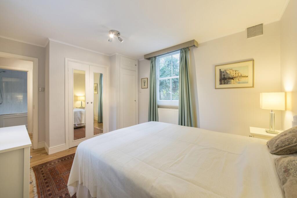 Master bedroom2