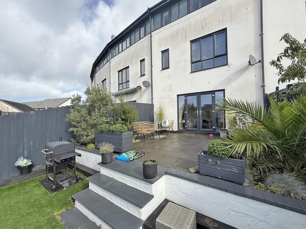 Coscombe Circus 25 - Patio Two.jpg