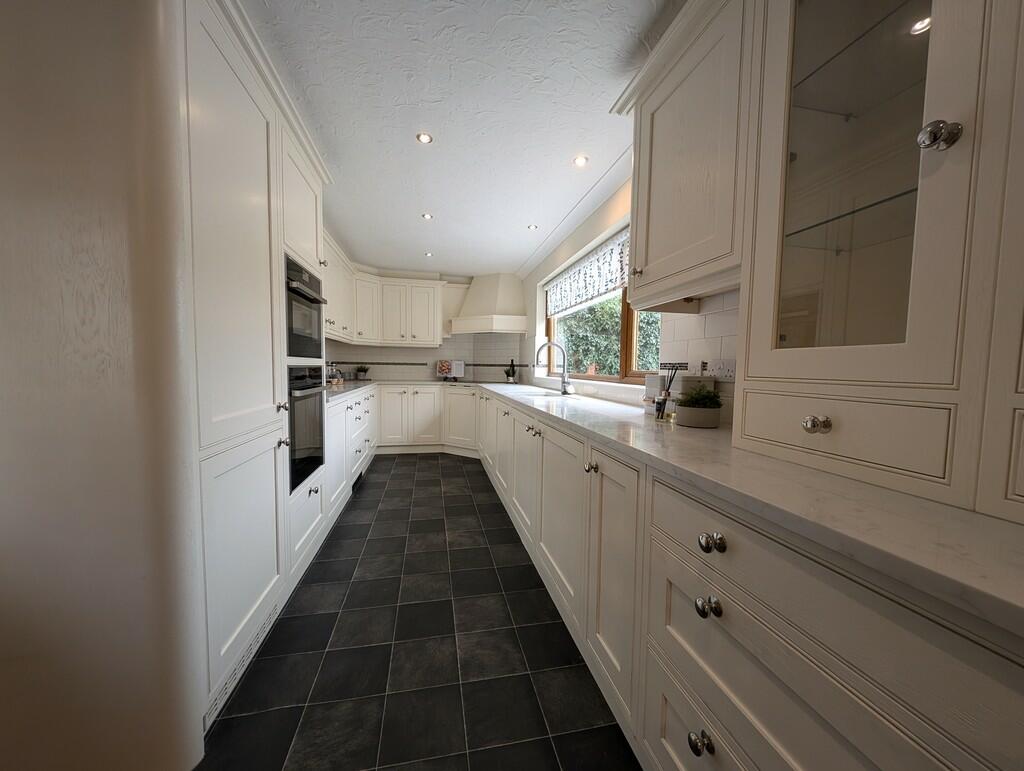 PXL_20241105_0939...