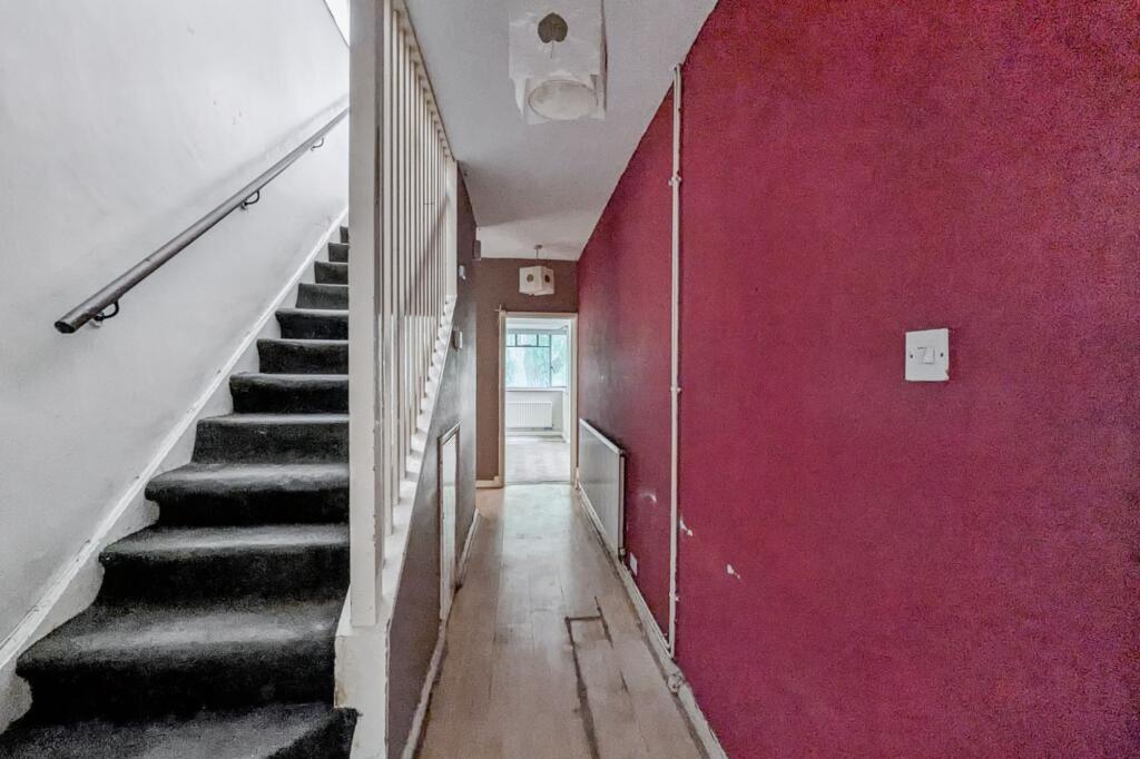1 Farm Drive, Shirley, Croydon CR0 8HX