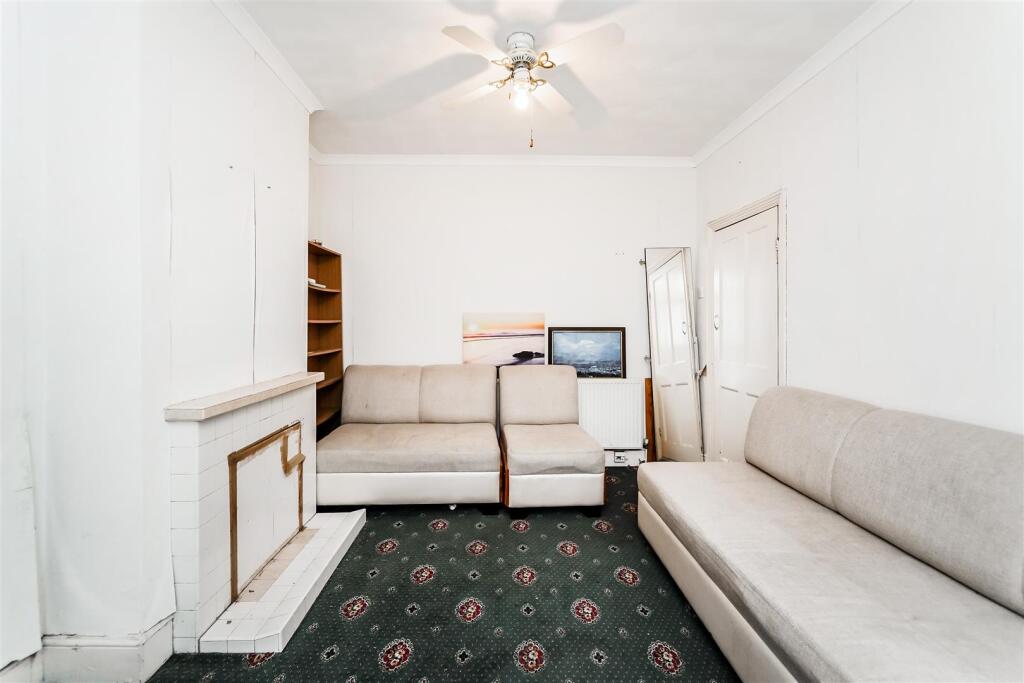 60 Bloxhall Road-10.jpg