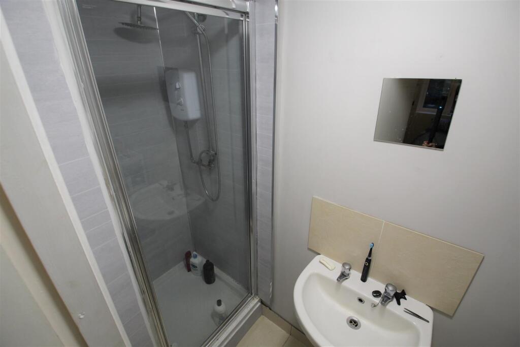 En-Suite 1.jpg