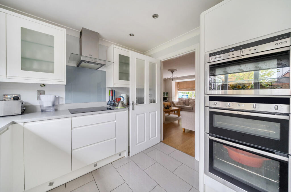 1369298-6-68f1083...