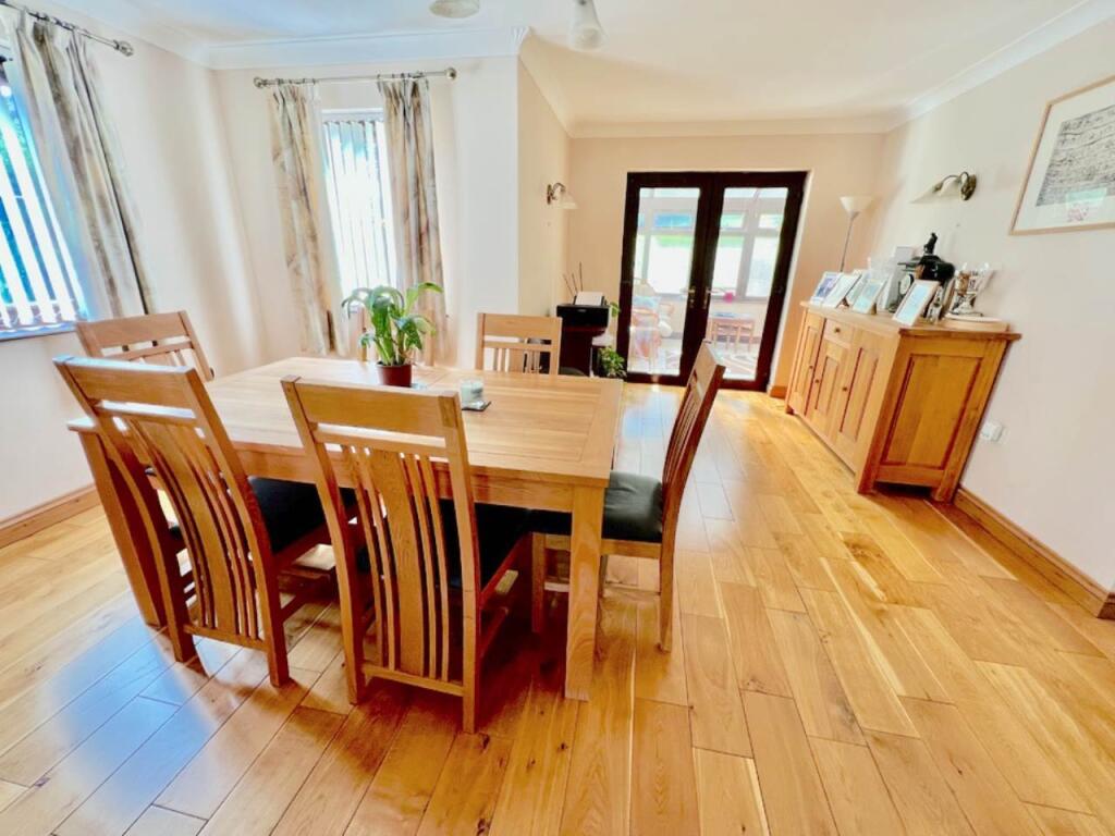 Dining room.