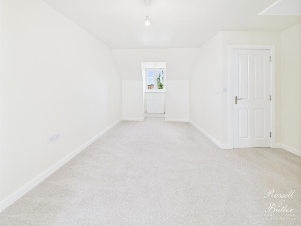 CAM01995G0-PR0330-STILL026