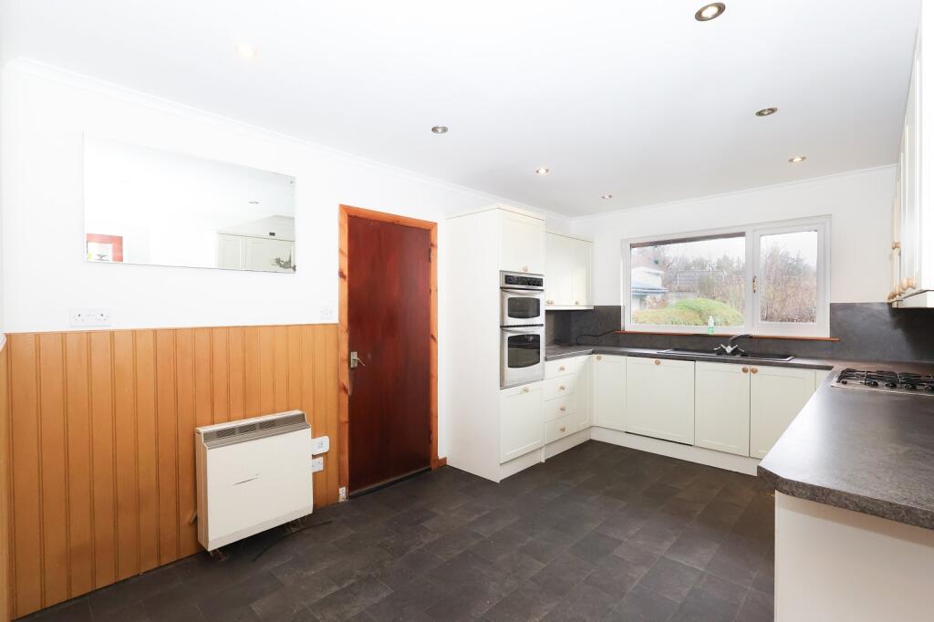 Kitchen/ Dining