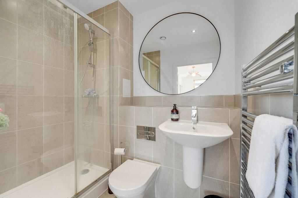ensuite shower/WC 