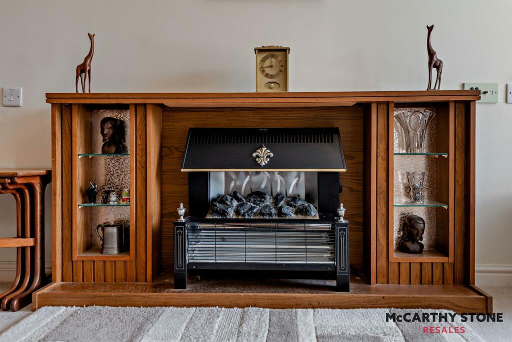 8596840-interior17-800.JPG