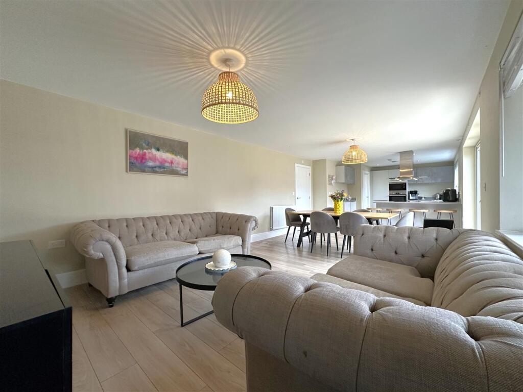 Expansive Open-Plan Living Space 491