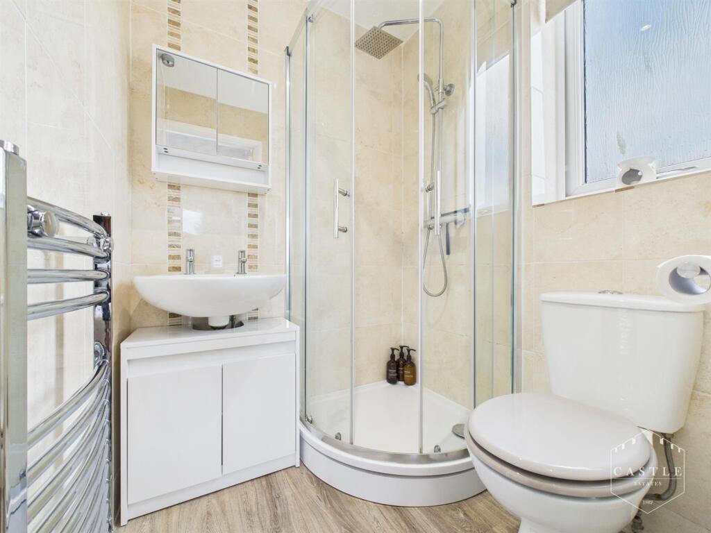 ENSUITE BATHROOM