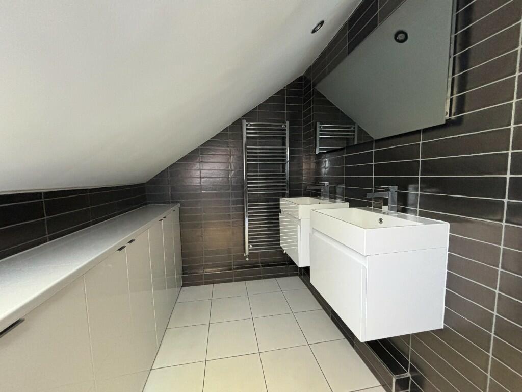 En-Suite Shower Rm