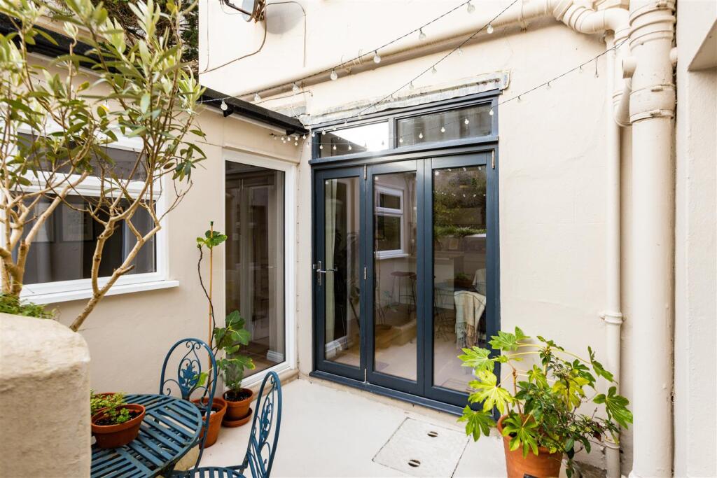 21E St Aubyns-21.jpg