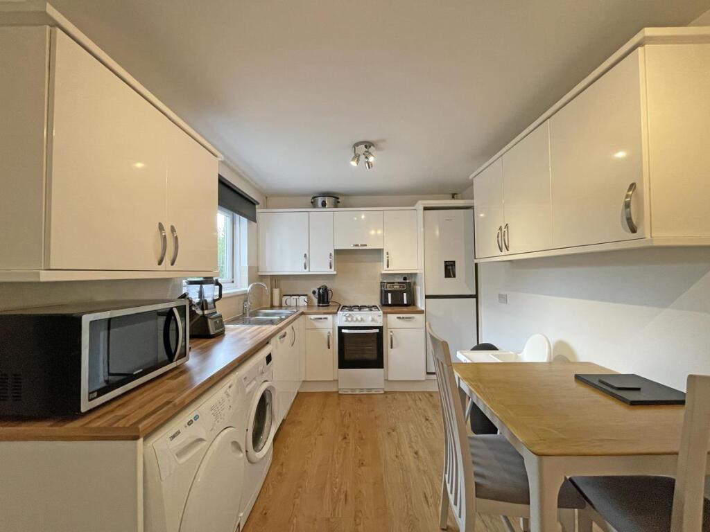 Findon Gardens 20 - Kitchen.jpg