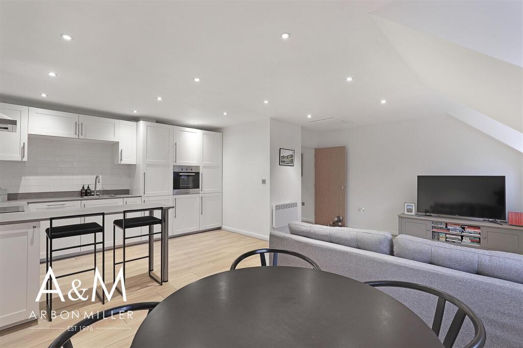 OPEN PLAN LOUNGE KITCHEN