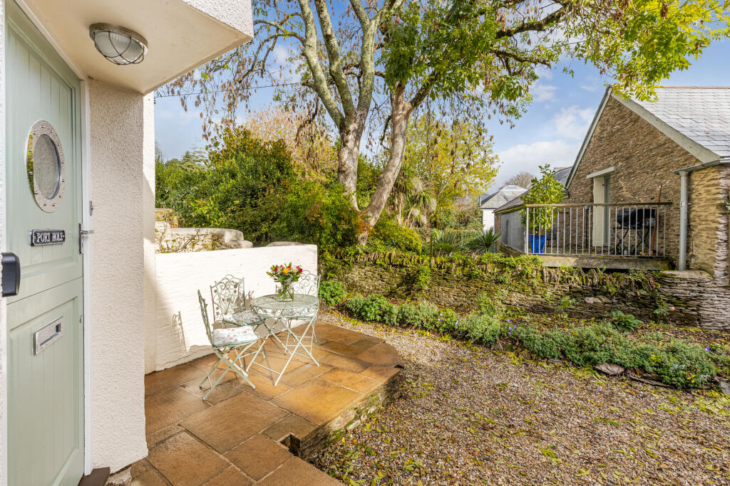 3 Front Looking Out Porthole Baileys Meadow Stoke 