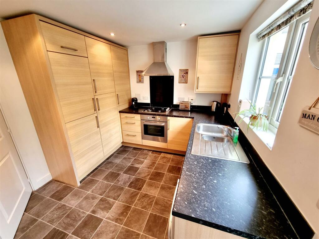 Kitchen area.jpg