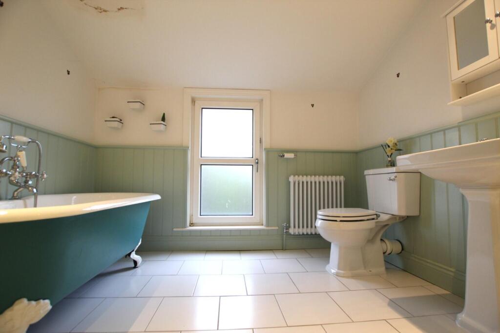 Bathroom.JPG