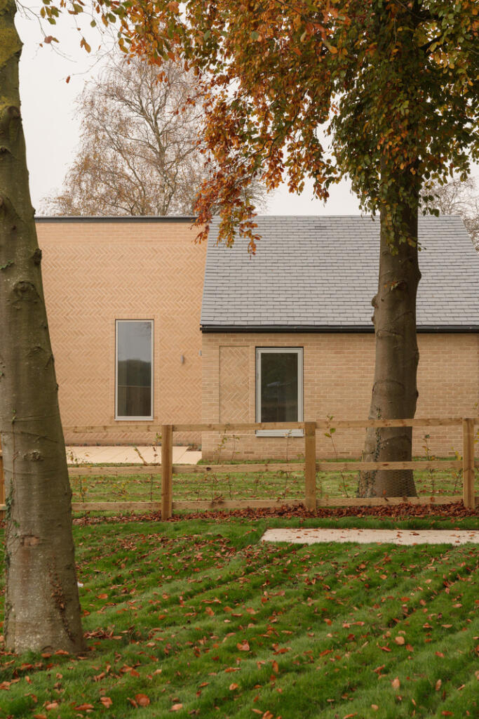 241036 - GENERAL-THORNBOROUGH-PARK-05.jpg