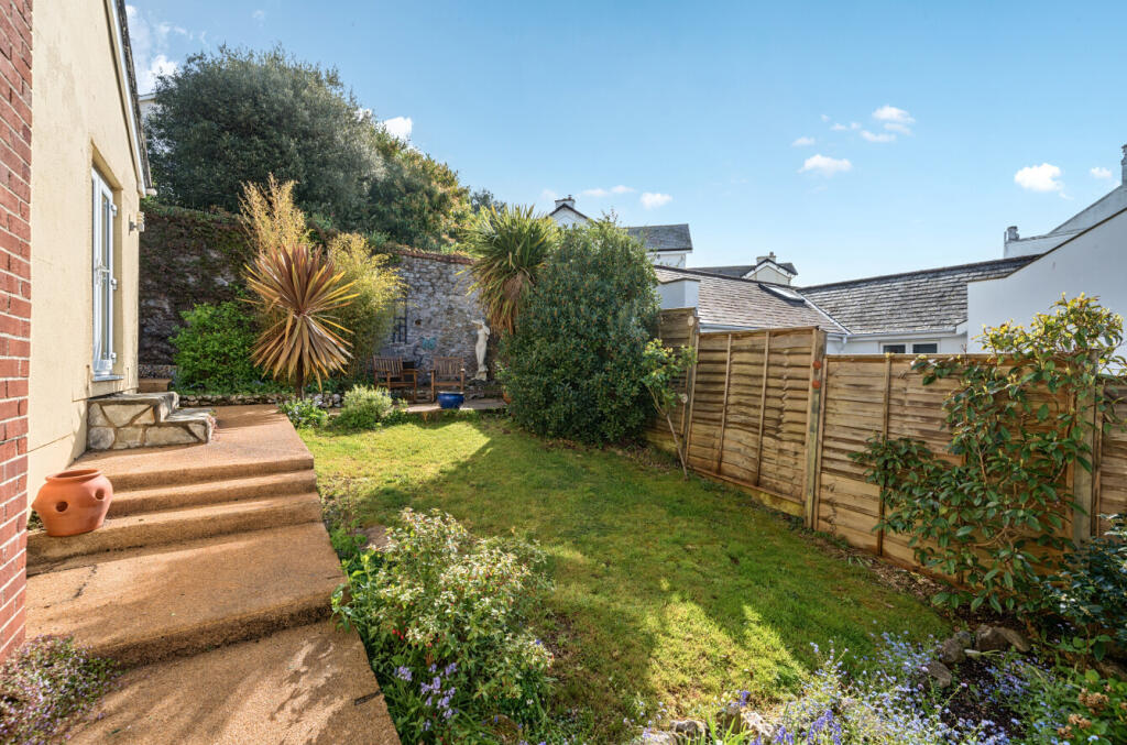 Side Access/Garden