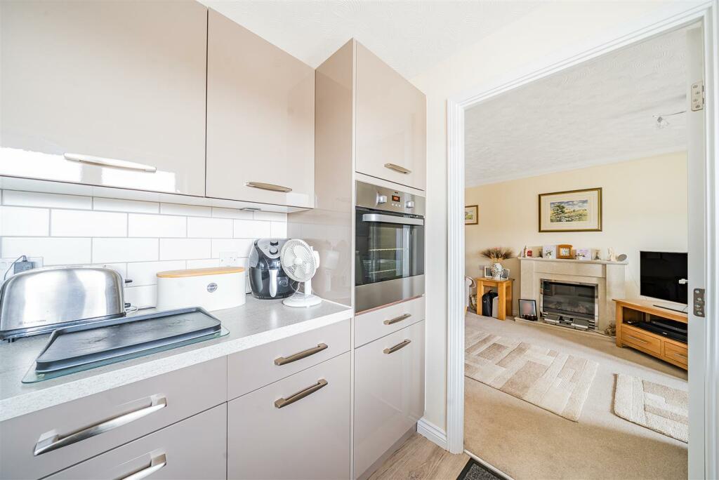 Kitchen (2).jpg