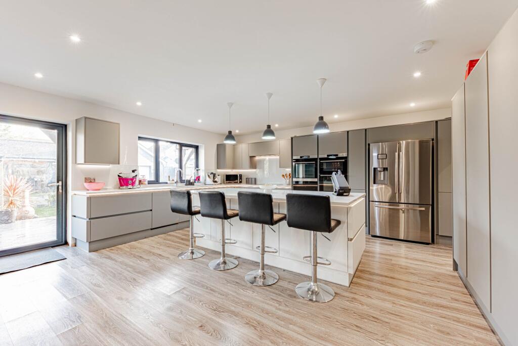 Kitchen/Dining Room (5)