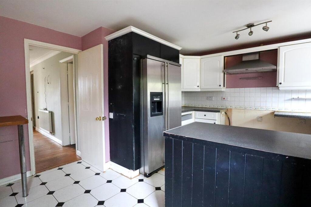 Kitchen (3).jpg
