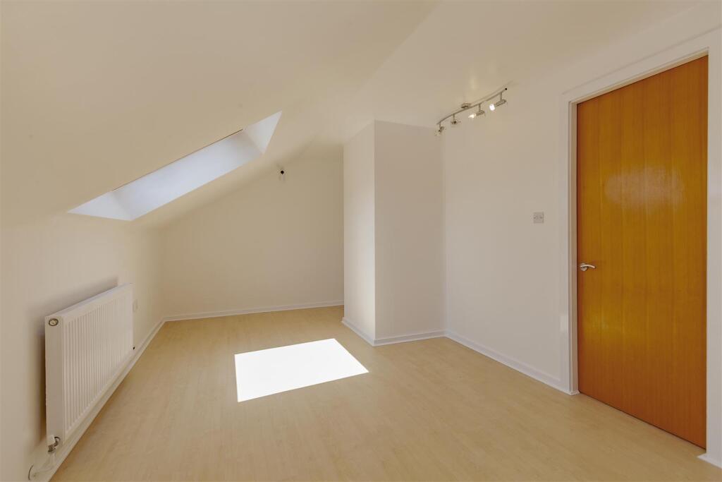 Bedroom 1-3.jpg