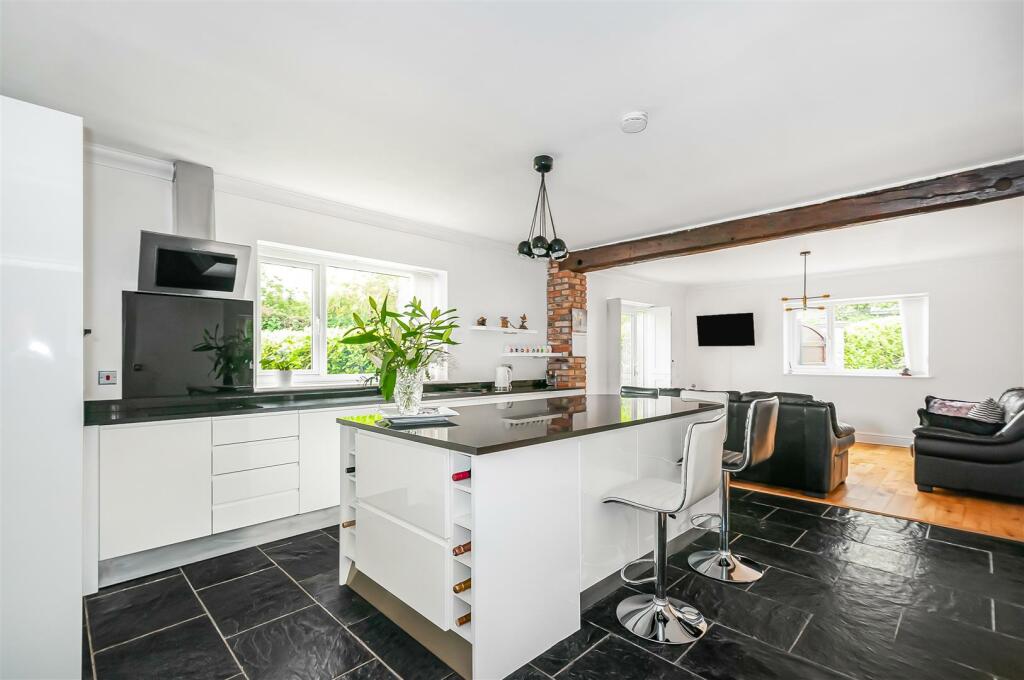 KITCHEN/ DINING/ SITTING ROOM