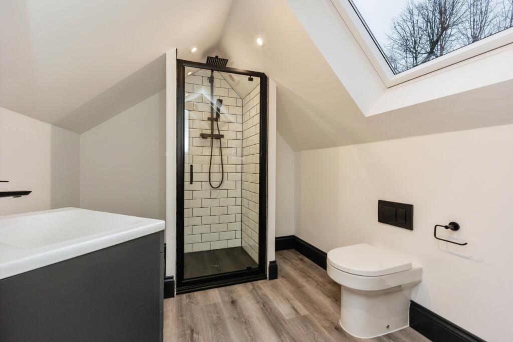 Shower room second floor