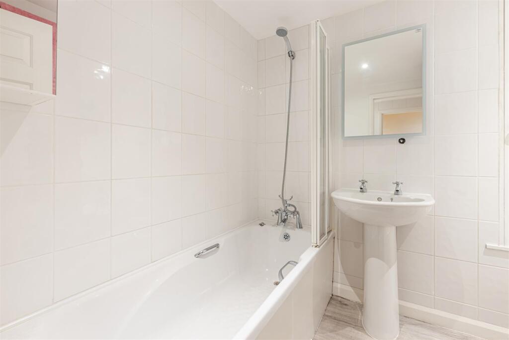 A14 - Flat 2 Dartview 38 Newcomen Road Dartmouth -