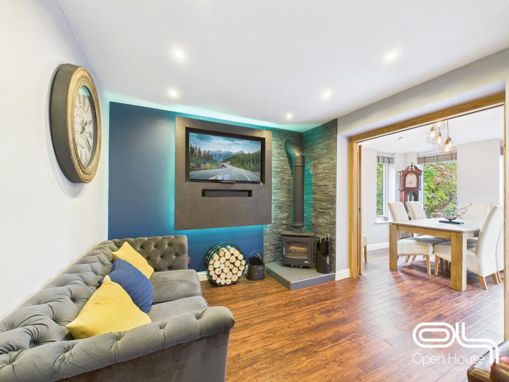 Kitchen / Living Area