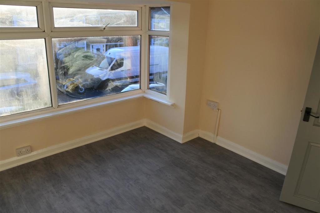 Bedroom 2.JPG