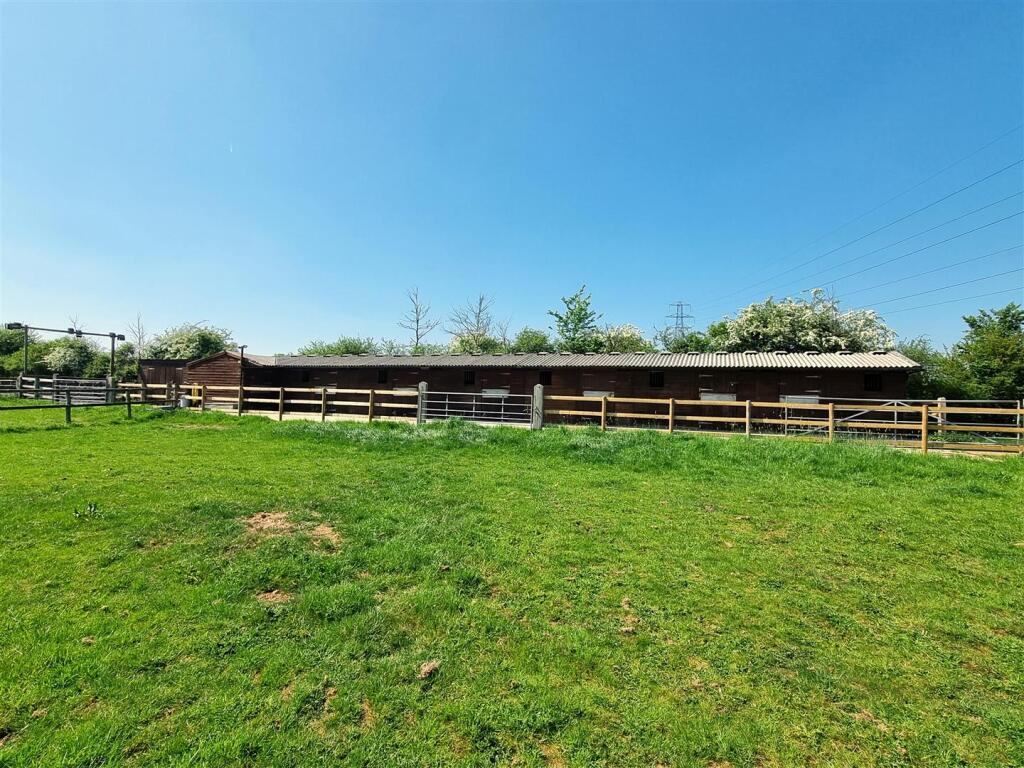 Stables at Rowde - Stables3.jpg