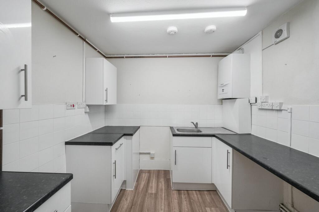 42D Cambridge Gardens, Notting Hill, London W10 5UD