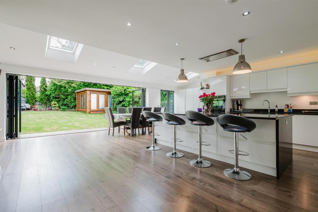 Live In Dining Kitchen