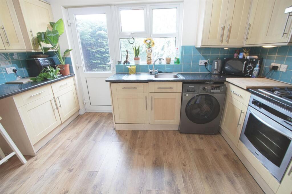 KITCHEN1.jpg