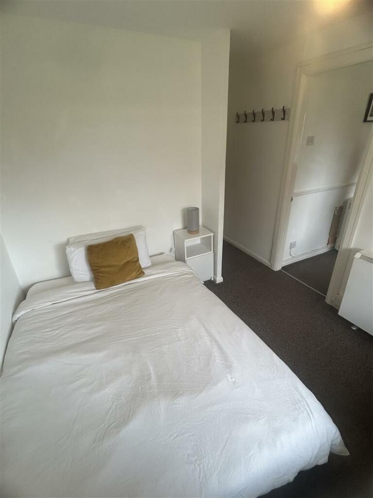 DOUBLE BEDROOM
