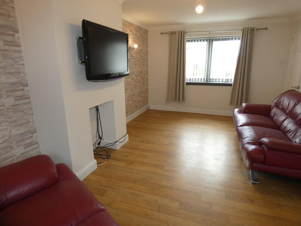 LOUNGE B