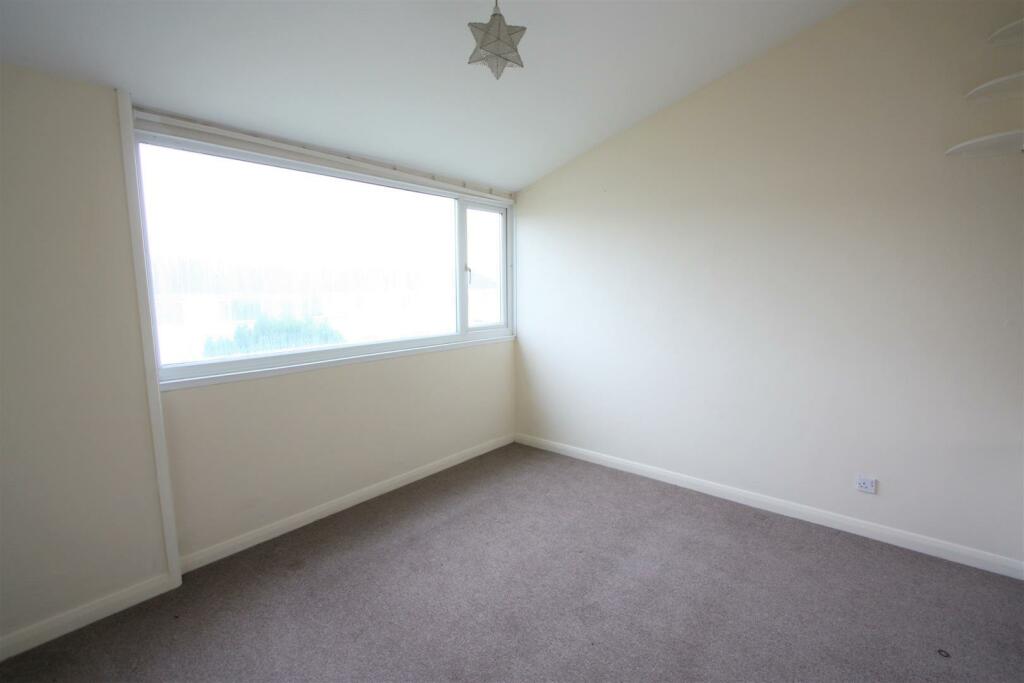 93 Pendragon Crescent Bedroom 1